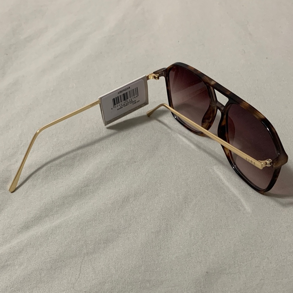 Classic Tortoise Shell Sunglasses - Picture 4 of 6